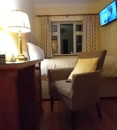 Woodhaven Manor H91rc9d בית הארחה 4*